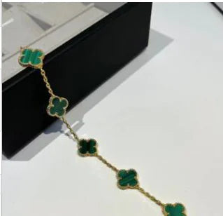 Pulsera de trébol 925 con ágata roja y nácar.